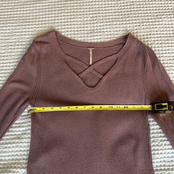 Free People Criss Cross Tunic Sweater Mauve Medium - Picture 9 of 10